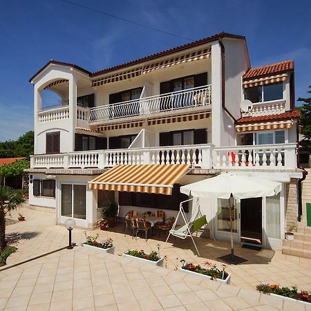 Apartments Lina Novi Vinodolski Exterior foto