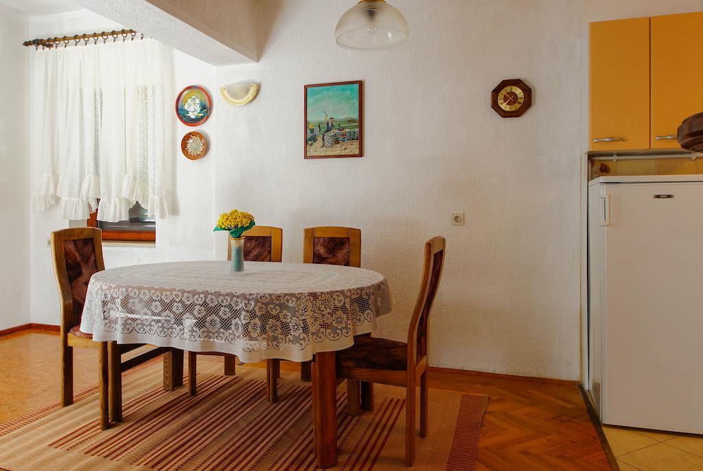 Apartments Lina Novi Vinodolski Habitación foto